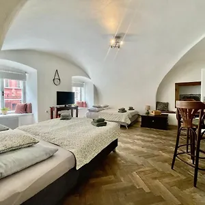 studio-nicolas-prague.praguehotelsweb.com/